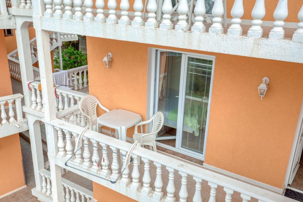 Apartmani Bronhi Sutomore Ngoại thất bức ảnh
